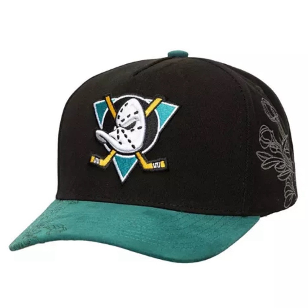 Men’s Mitchell & Ness x Anaheim Ducks Flowers embroidered SnapBack